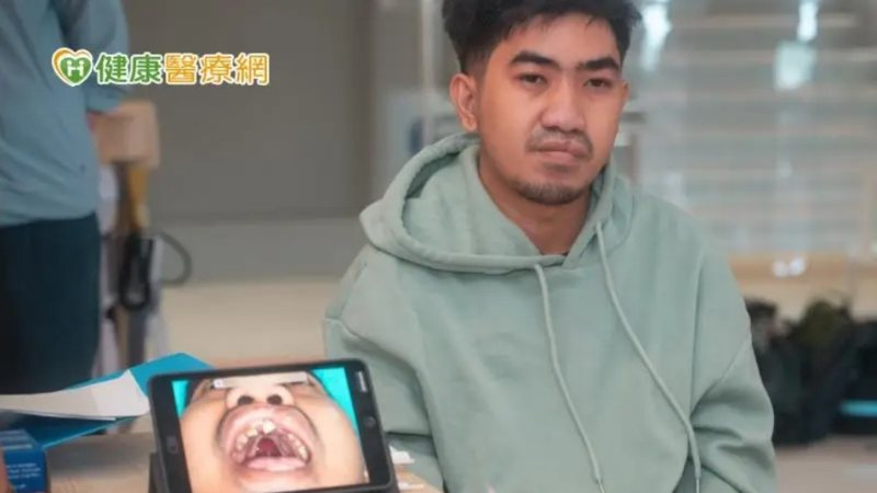 27岁菲律宾男Junaid抱着最后希望求助台湾医义诊团。